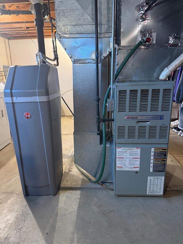 905 Clausen Ave, Albert Lea, MN 56007 - utilities featuring washer / dryer and heating unit