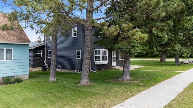 602 8th St NW, Chisholm, MN 55719 - view of side of home featuring a lawn and a central air condition unit