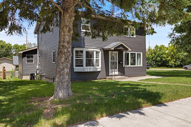 602 8th St NW, Chisholm, MN 55719 - traditional-style house featuring a front lawn