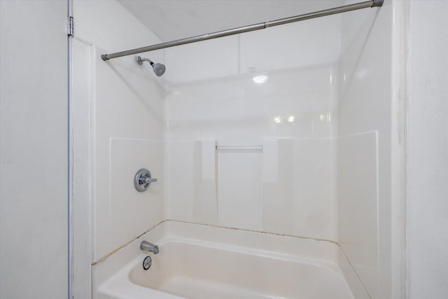 602 8th St NW, Chisholm, MN 55719 - bathroom featuring shower / bathtub combination