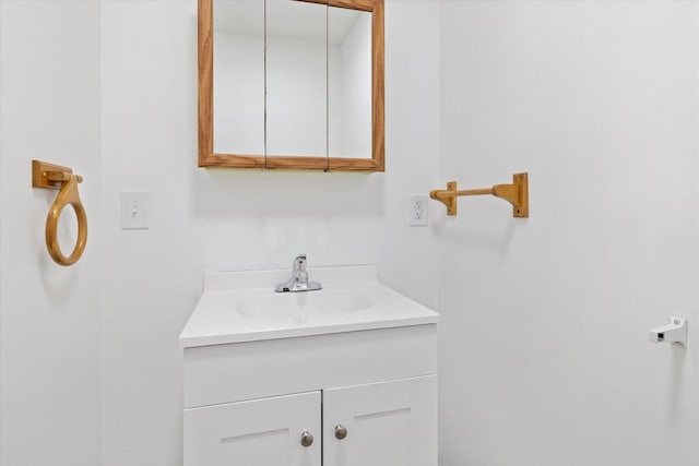 602 8th St NW, Chisholm, MN 55719 - bathroom featuring vanity