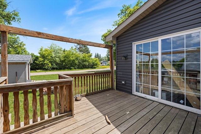 602 8th St NW, Chisholm, MN 55719 - wooden terrace featuring a storage shed