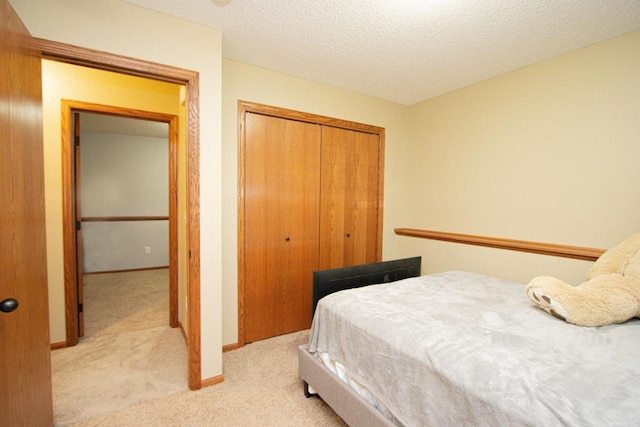 2223 Fairbanks Dr, North Mankato, MN 56003 - bedroom featuring light carpet, a closet, and a textured ceiling