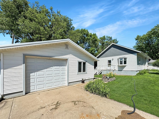3018 Linden Ave, Slayton, MN 56172 - view of front facade with an outbuilding, driveway, a detached garage, and a front yard