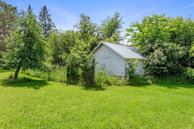 322 Central Ave N, Eagle Bend, MN 56446 - view of green lawn featuring a shed
