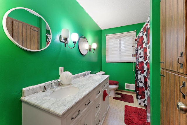 7609 James Ave N, Brooklyn Park, MN 55444 - full bathroom featuring double vanity, vaulted ceiling, and curtained shower