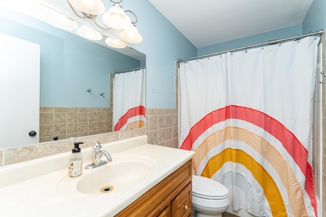 2 Lillie Ln SE, Pine Island, MN 55963 - full bath featuring vanity and curtained shower