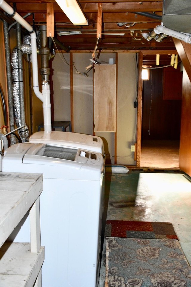 308 Maple Ave S, Thief River Falls, MN 56701 - laundry room featuring washing machine and dryer