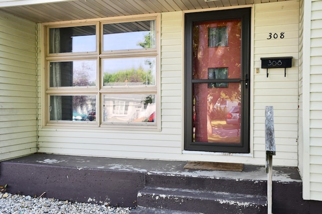 308 Maple Ave S, Thief River Falls, MN 56701 - view of exterior entry featuring covered porch