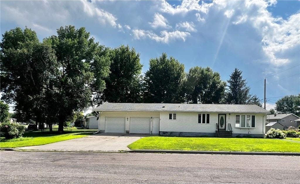 690 10th St, Granite Falls, MN 56241 - ranch-style home featuring an attached garage, driveway, a front lawn, and entry steps