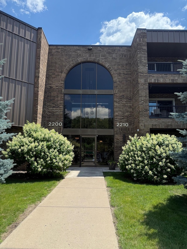 2210 Midland Grove Rd Unit 207, Roseville, MN 55113 - photo 1