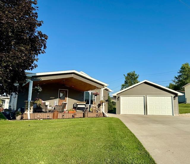 602 Newburg Ave, Mabel, MN 55954 - photo 1