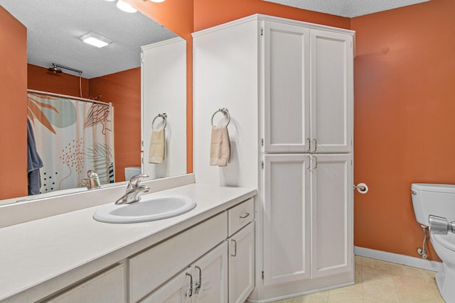 940 14th Ln SE, Cambridge, MN 55008 - full bathroom featuring a textured ceiling, vanity, a shower with shower curtain, and tile patterned flooring