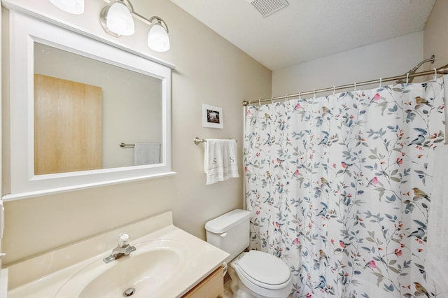 2722 Autumn Woods Dr, Chaska, MN 55318 - bathroom with vanity and a shower with curtain
