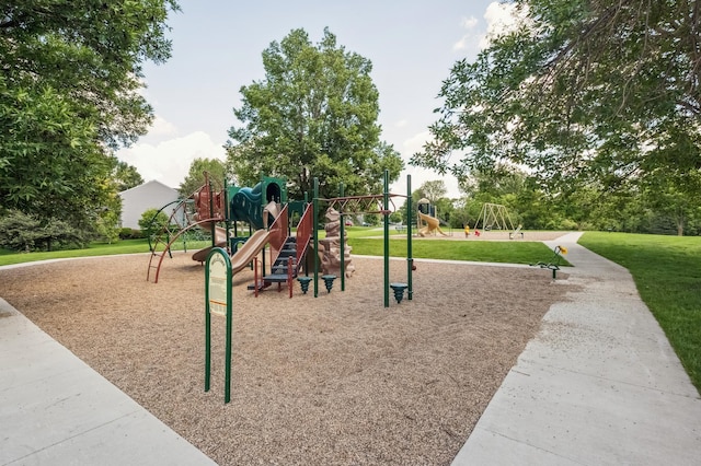 2722 Autumn Woods Dr, Chaska, MN 55318 - communal playground with a yard