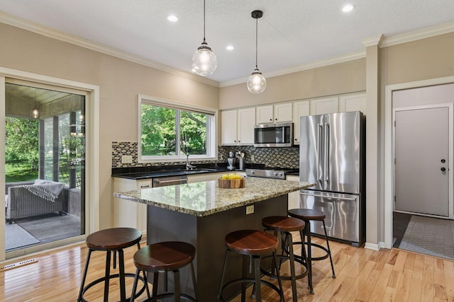 2215 Stone Creek Ln E, Chanhassen, MN 55317 - photo 3