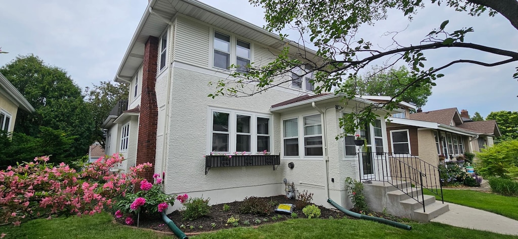 1387 Osceola Ave, Saint Paul, MN 55105 - view of front of home featuring a front lawn and stucco siding