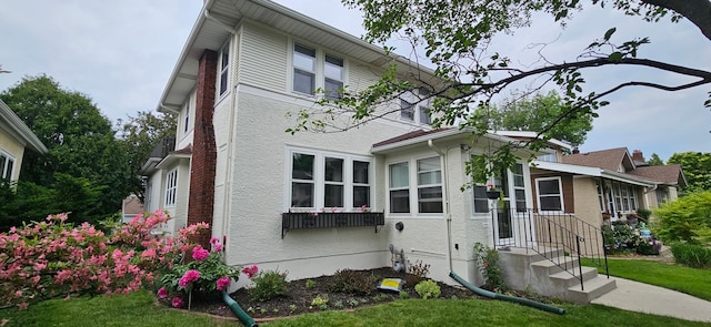 1387 Osceola Ave, Saint Paul, MN 55105 - view of front of home featuring a front lawn and stucco siding