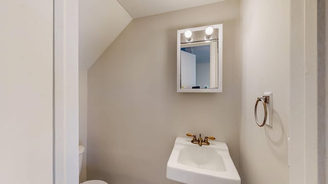 929 40th St NW, Rochester, MN 55901 - bathroom with toilet and lofted ceiling