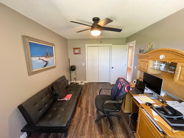 402 Range Rd, Springfield, MN 56087 - home office with dark wood finished floors, a ceiling fan, and a textured ceiling