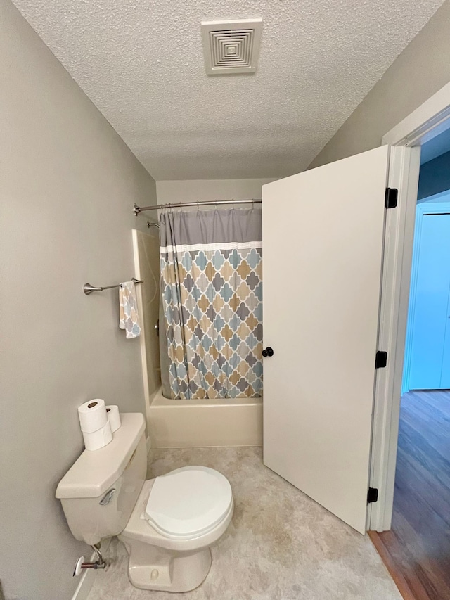 402 Range Rd, Springfield, MN 56087 - full bathroom featuring a textured ceiling and shower / tub combo