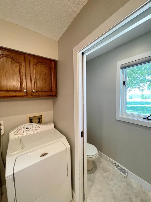 402 Range Rd, Springfield, MN 56087 - laundry area with washer / dryer, cabinet space, and a textured ceiling