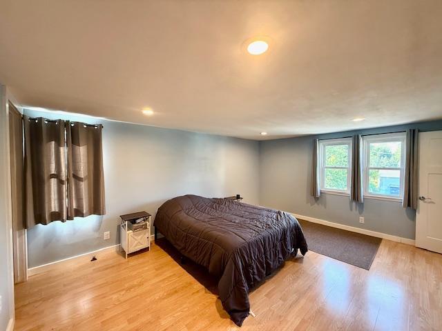 713 Grove St E, Caledonia, MN 55921 - bedroom featuring light wood finished floors and recessed lighting
