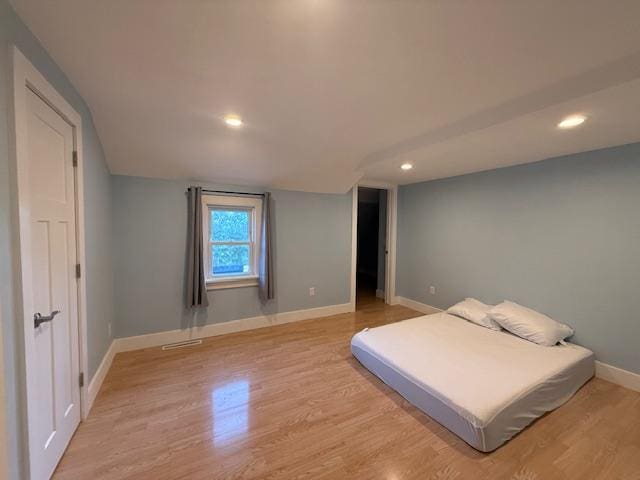 713 Grove St E, Caledonia, MN 55921 - bedroom featuring light wood-style floors and recessed lighting
