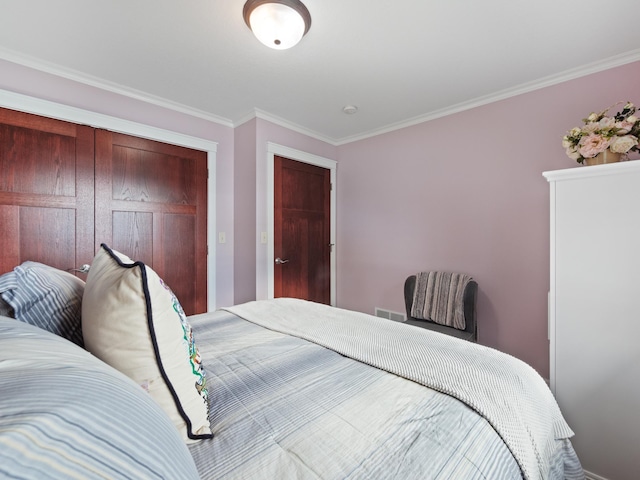 27842 Prairie Rose Rd, Elbow Lake, MN 56531 - bedroom featuring crown molding and a closet