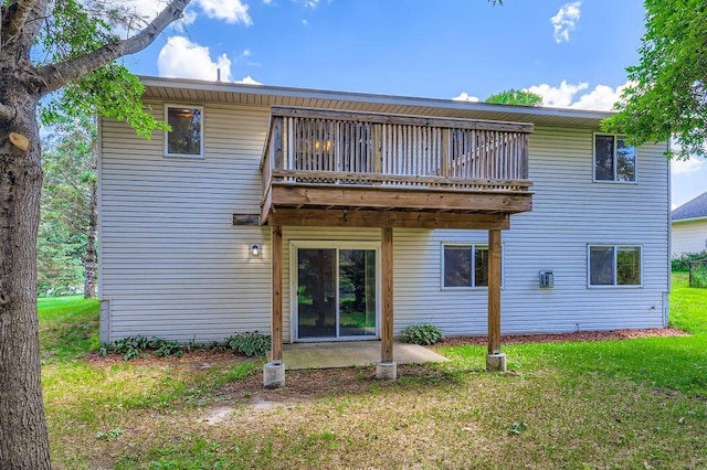 703 11th Ave SW, Isanti, MN 55040 - back of house featuring a yard and a wooden deck