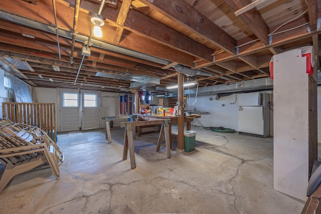 3925 Plainview Dr NW, Hackensack, MN 56452 - below grade area with a workshop area