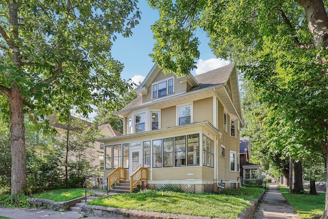556 Charles Ave, Saint Paul, MN 55103 - traditional style home with a sunroom and a front yard