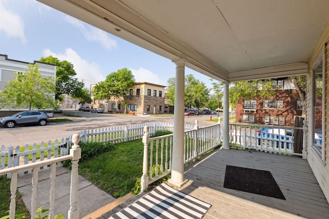 1535 Sherburne Ave, Saint Paul, MN 55104 - view of wooden porch