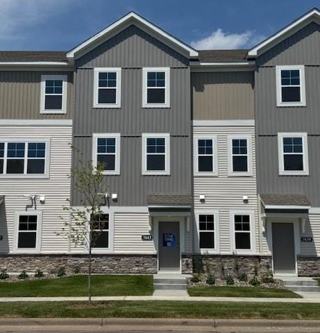7443 E Ramsey Pkwy NW, Ramsey, MN 55303 - view of front facade featuring stone siding