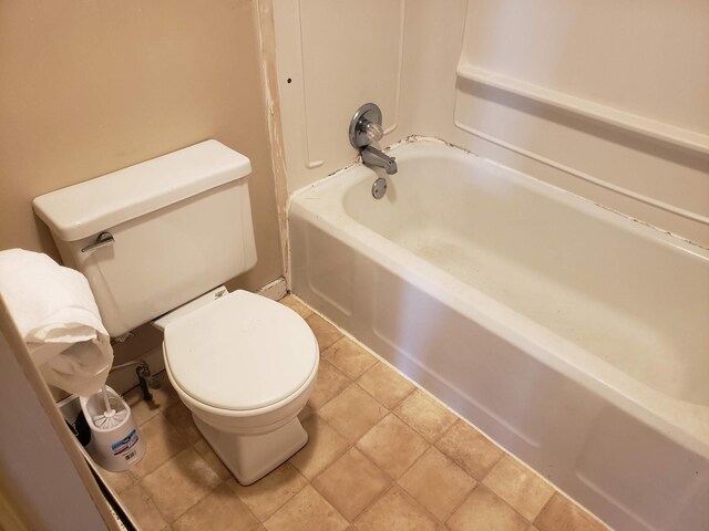 625 2nd Ave NE, Staples, MN 56479 - bathroom featuring toilet and shower / bath combination