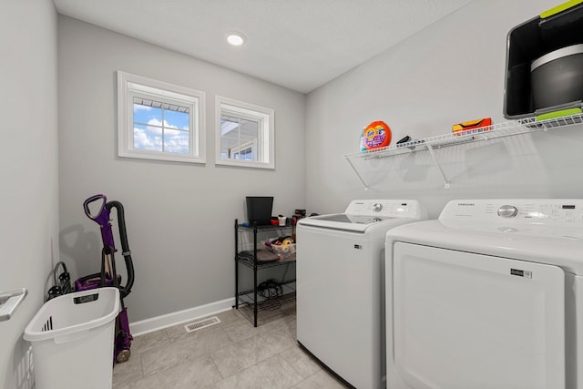 4617 Cobalt Ln, Woodbury, MN 55129 - laundry area featuring independent washer and dryer and baseboards