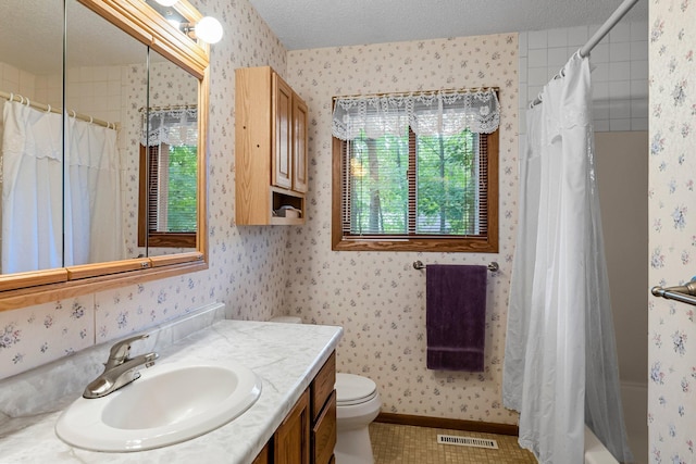 4885 262nd St, Wyoming, MN 55092 - bathroom featuring wallpapered walls, vanity, a textured ceiling, and shower / bathtub combination with curtain