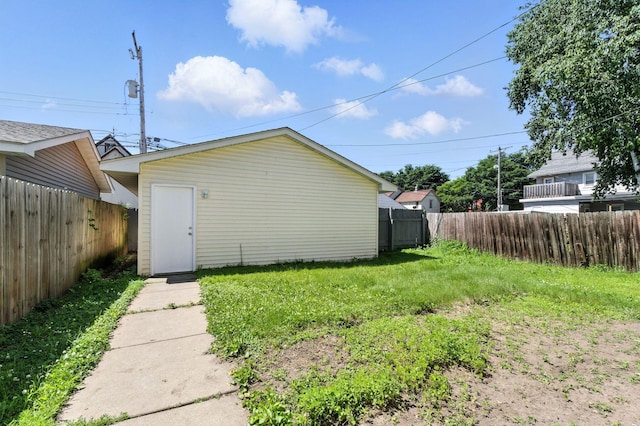 726 Thomas Ave, Saint Paul, MN 55104 - view of outdoor structure with a fenced backyard