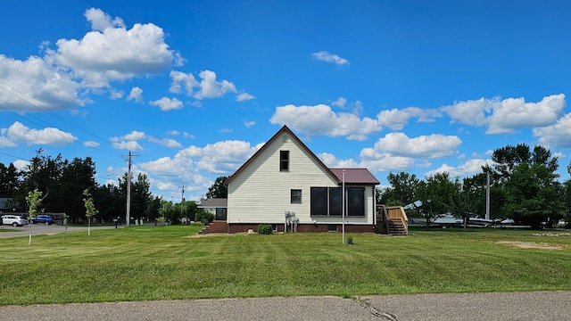 1402 3rd St NE, Staples, MN 56479 - view of side of property featuring a yard, crawl space, and a metal roof