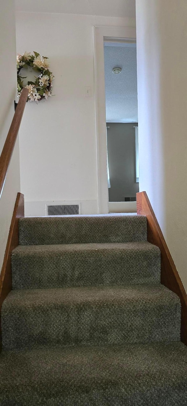309 5th St SW, Austin, MN 55912 - view of stairway