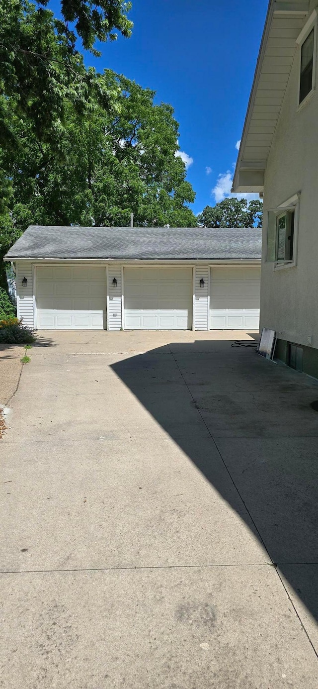 309 5th St SW, Austin, MN 55912 - view of garage