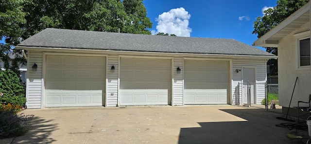 309 5th St SW, Austin, MN 55912 - view of detached garage