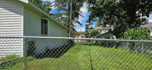 309 5th St SW, Austin, MN 55912 - view of yard