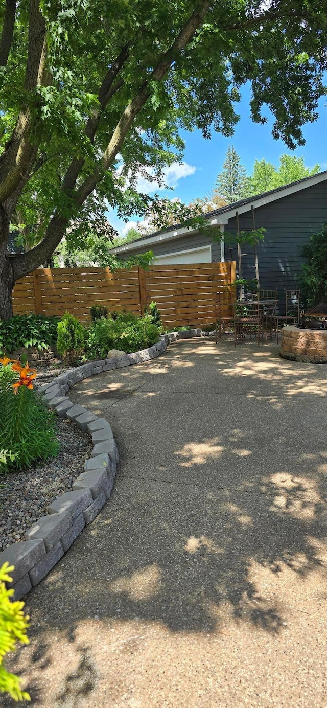 309 5th St SW, Austin, MN 55912 - view of yard with outdoor dining area and a patio area