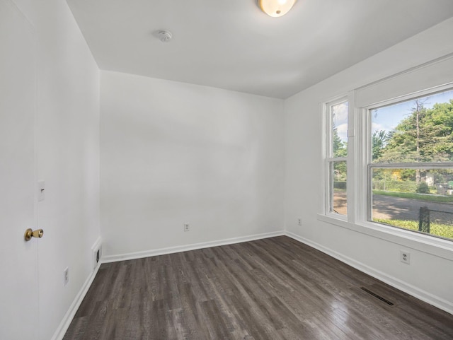 587 Elfelt St, Saint Paul, MN 55103 - spare room with dark wood-style floors and a smoke detector