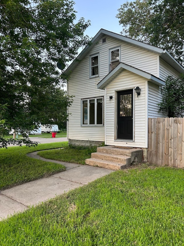 1210 9th St NE, Austin, MN 55912 - view of front facade