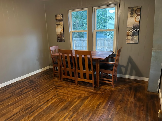 1210 9th St NE, Austin, MN 55912 - dining space with baseboards