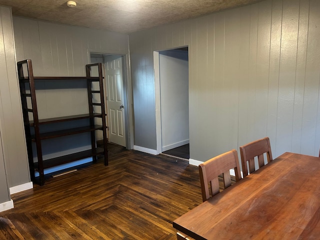 1210 9th St NE, Austin, MN 55912 - dining space featuring baseboards