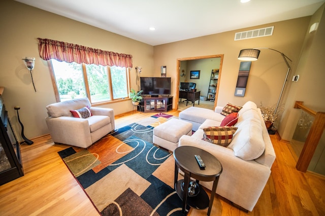 1322 Frontier Rd SE, Salem Twp, MN 55920 - living area featuring wood finished floors and recessed lighting