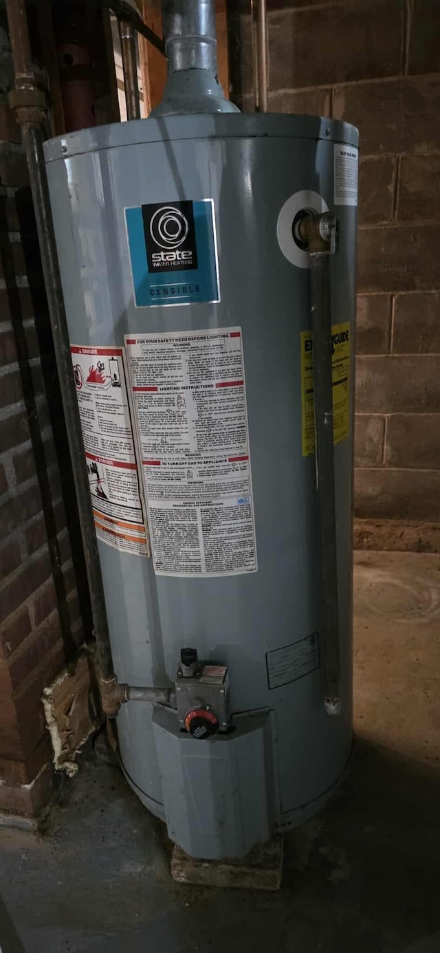 2473 Marshall St, Albert Lea, MN 56007 - utilities featuring gas water heater